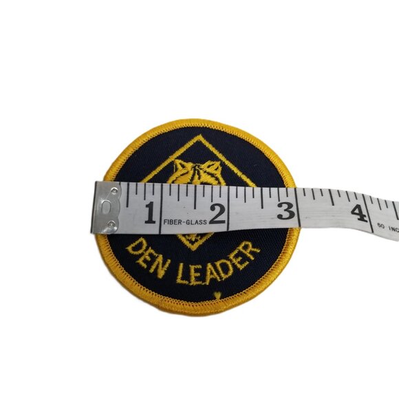 Cub Scouts Den Leader Patch New Blue Gold Wolf Embroidered BSA Uniform Badge - Picture 3 of 3